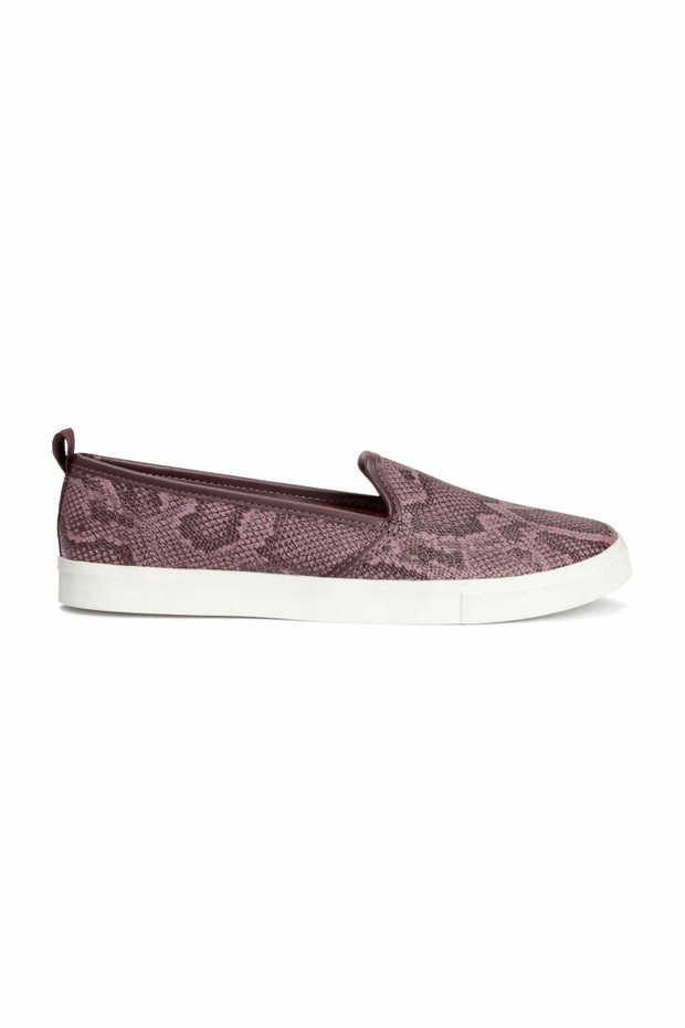 Modne buty na lato: trampki typu slip on