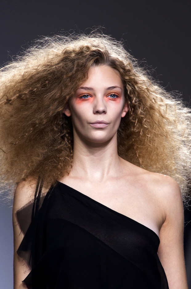 Kolorowe cienie do powiek - trendy lato 2015