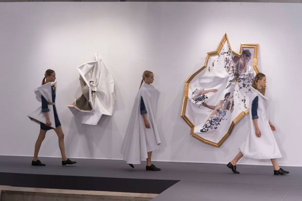Haute couture powraca! Zobacz najpiękniejsze scenografie z pokazów