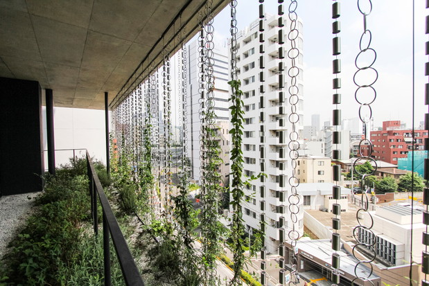 Nowoczesne budynki - architektura w deszczu prosto z Japonii