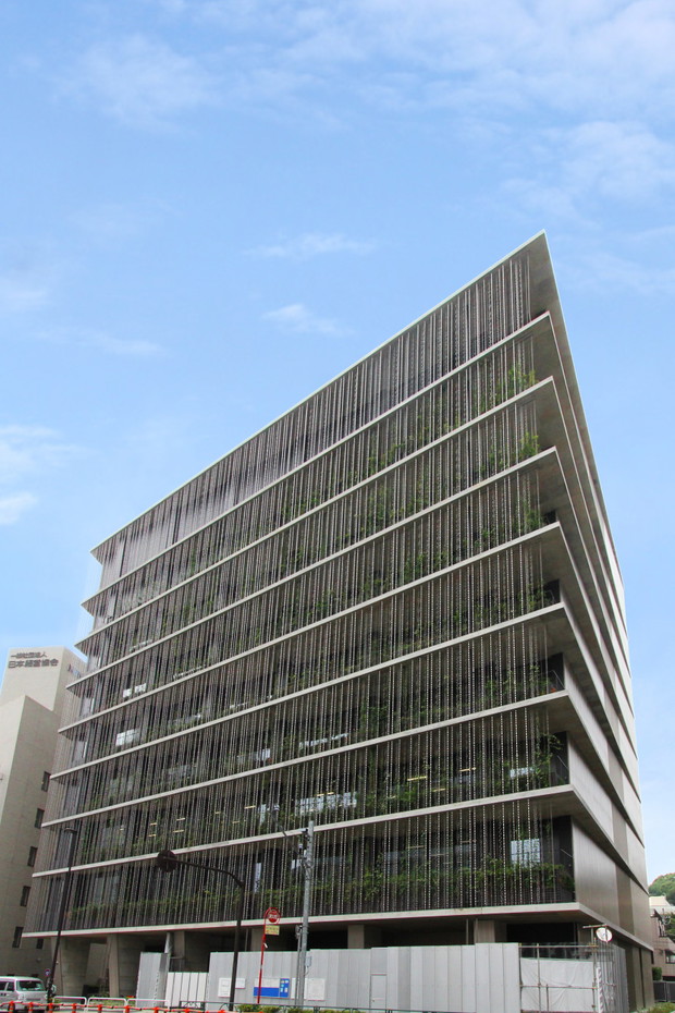 Nowoczesne budynki - architektura w deszczu prosto z Japonii