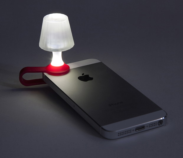 Modny gadżet: lampka Luma na smartfon