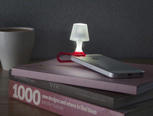 Modny gadżet: lampka Luma na smartfon