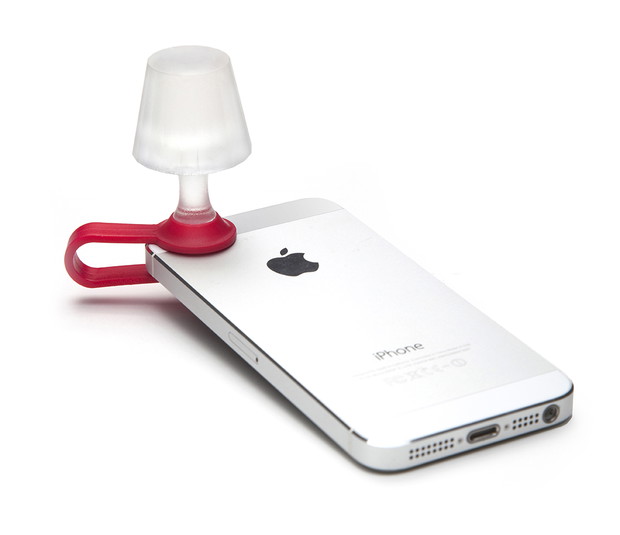 Modny gadżet: lampka Luma na smartfon