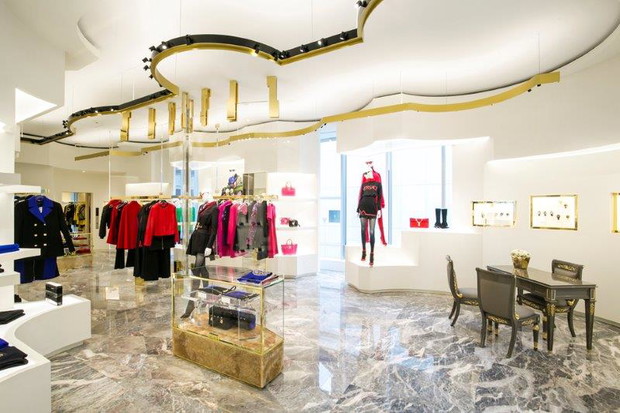 Nowy butik Versace w centrum Tokio