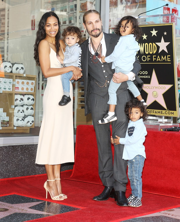 Zoe Saldana, Marco Perego i trójka ich dzieci na ceremonii odsłonięcia gwiazdy na Hollywood Walk of Fame, 3