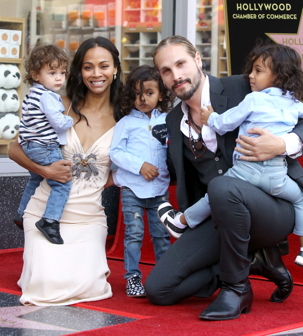 Zoe Saldana, Marco Perego i trójka ich dzieci na ceremonii odsłonięcia gwiazdy na Hollywood Walk of Fame, 3