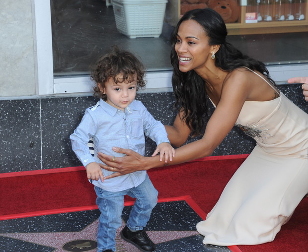 Zoe Saldana, Marco Perego i trójka ich dzieci na ceremonii odsłonięcia gwiazdy na Hollywood Walk of Fame, 3