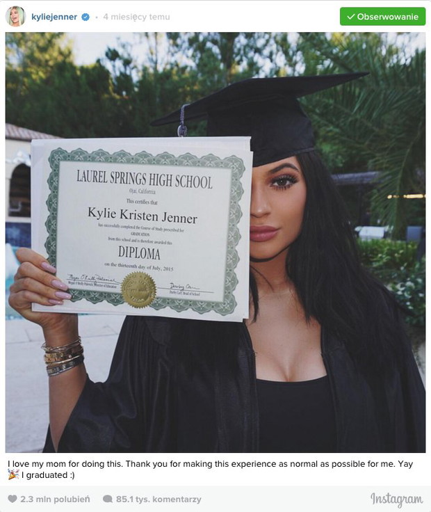 10 najpopularniejszych zdjęć na Instagramie w 2015 roku. 5. miejsce należy do Kylie Jenner, która opublikowała swoje selfie z okazji skończenia liceum. Post zdobył 2,3 miliony lajków