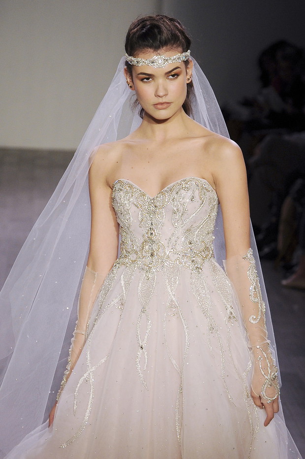 Suknie ślubne Alvina Valenta jesień-zima 2015/2016