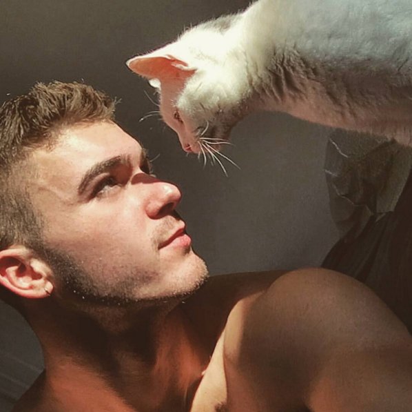 #HotDudesWithKittens - kolejny profil, który podbija Instagram