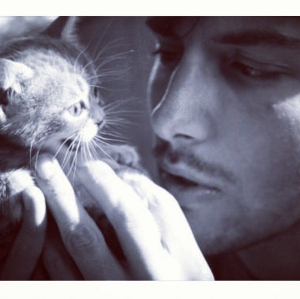 #HotDudesWithKittens - kolejny profil, który podbija Instagram