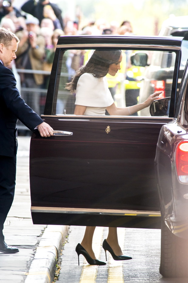 Księżna Meghan nosi za duże buty, 14.06.2018.