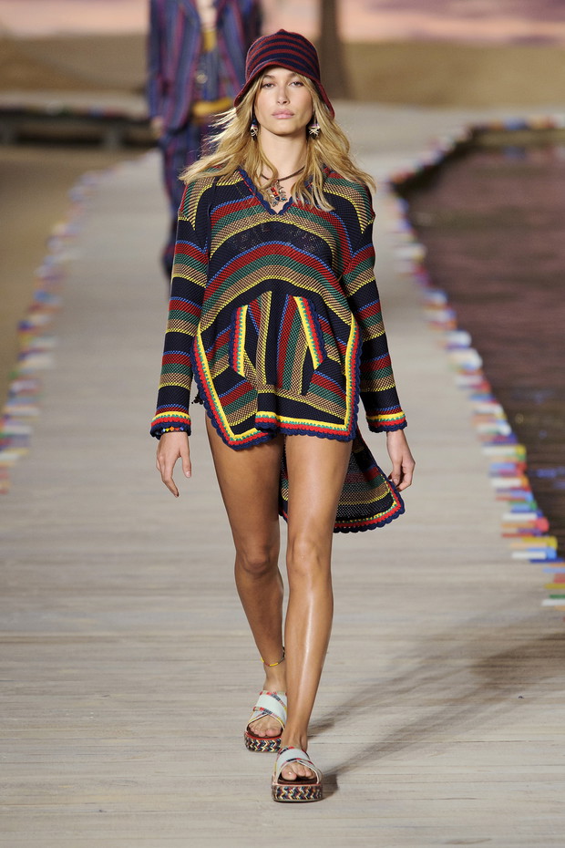 Hailey Baldwin na pokazie Hilfiger