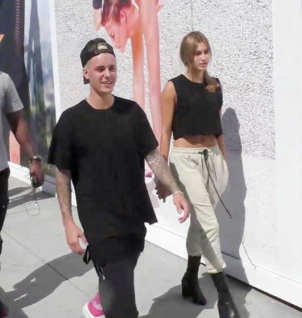 Justin Bieber i Hailey Baldwin w 2015 roku