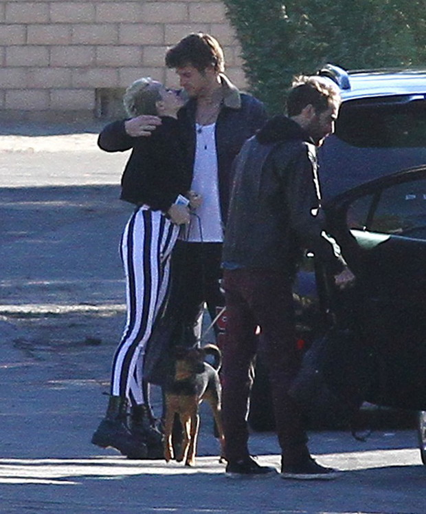 Miley Cyrus i Liam Hemsworth są zaręczeni!