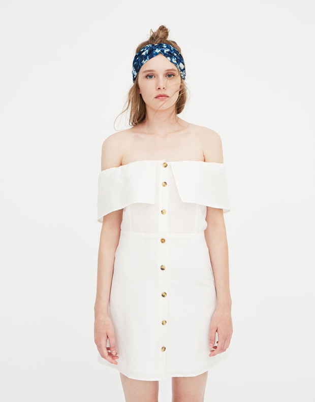 Biała sukienka Pull & Bear