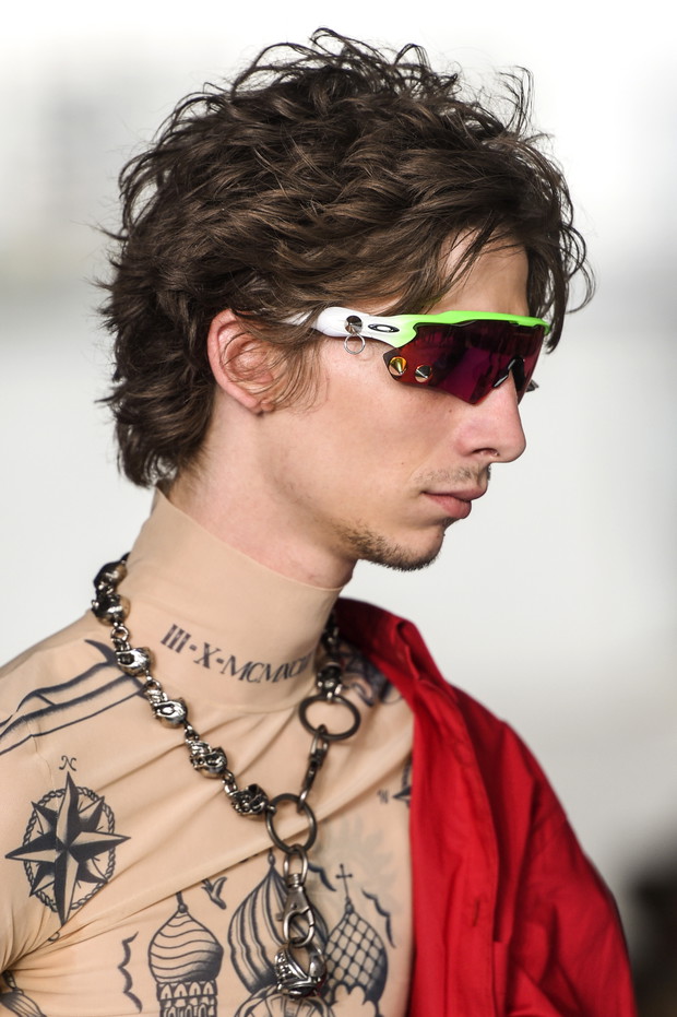 Rowerowe okulary przeciwsłoneczne na pokazie Vetements