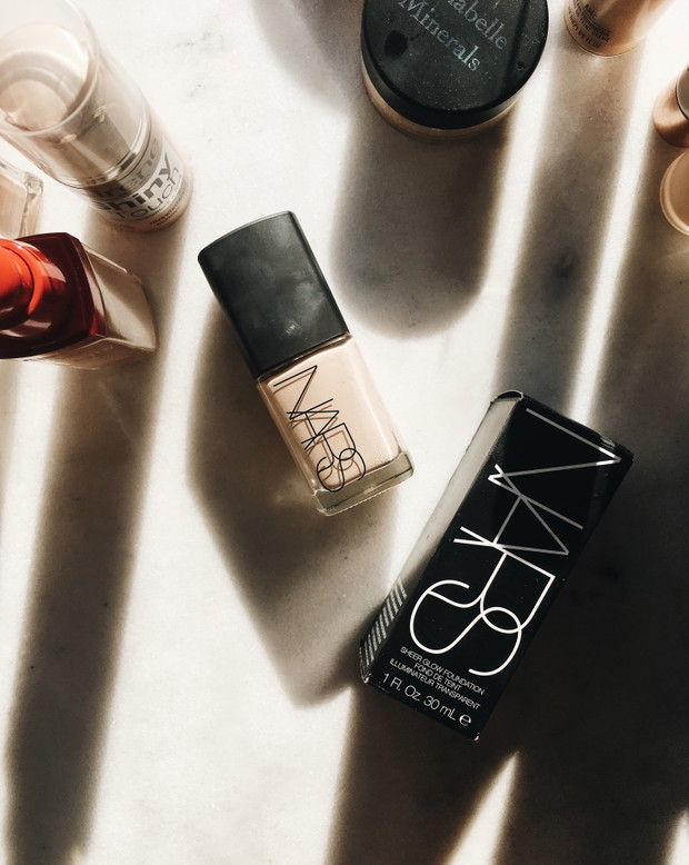 Nars, Sheer Glow Foundation, 209 zł