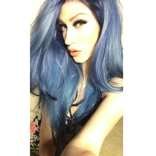 Denim hair - nowy trend w koloryzacji włosów?