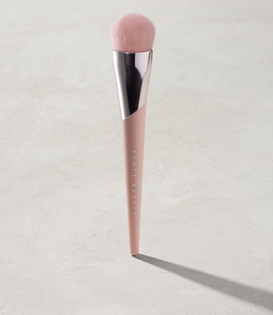 Fenty Beauty by Rihanna, Full-Bodied Foundation Brush 110, 145 zł