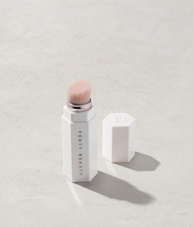 Fenty Beauty by Rihanna, Highlighter Brush 140, 99 zł