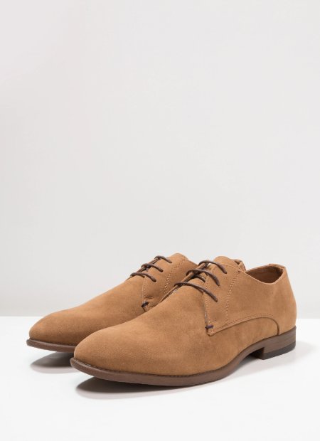 Buty na jesień do 100 zł: camelowe oksfordki