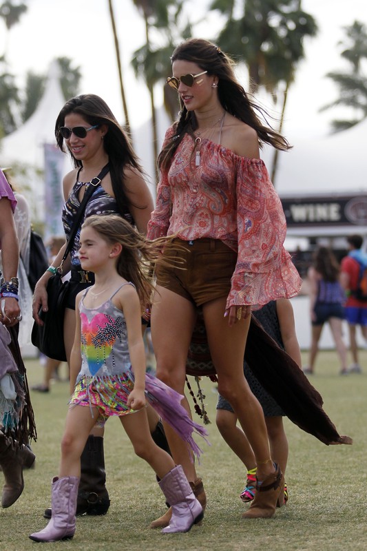 Modelki na festiwalu Coachella - sprawdź ich stylizacje!