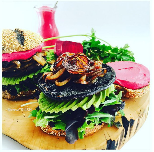 #BESTOFVEGANBURGER - hit na Instagramie, fot. @rawcrush
