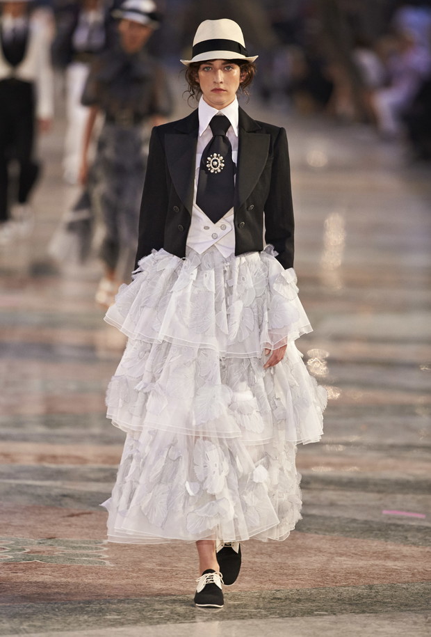 Chanel Cruise 2016/2017