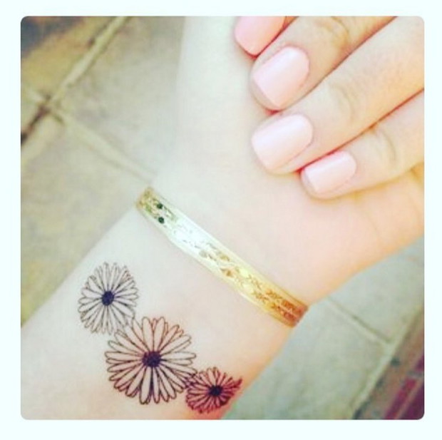 Tatuaże kwiaty, tatuaże rośliny, fot. instagram.com/tattoomaniiiiiia
