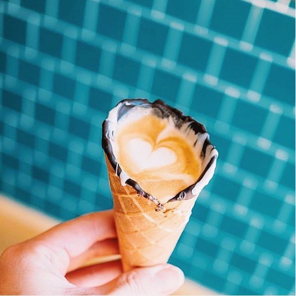 #coffeeinacone. Kawy w rożku podbijają internet!, fot. instagram chalkandcheeseau