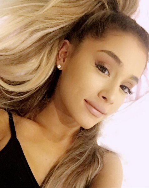 Ariana Grande obcięła włosy!