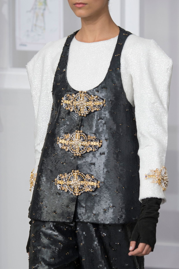Chanel haute couture jesień-zima 2016/2017 - detale, fot. Imaxtree