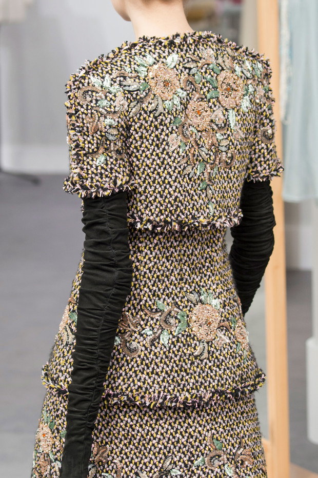 Chanel haute couture jesień-zima 2016/2017 - detale, fot. Imaxtree