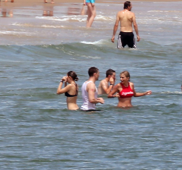 Taylor Swift i Tom Hiddleston z przyjaciółmi świętują 4 lipca na Rhode Island, 03.07.2016, fot. East News