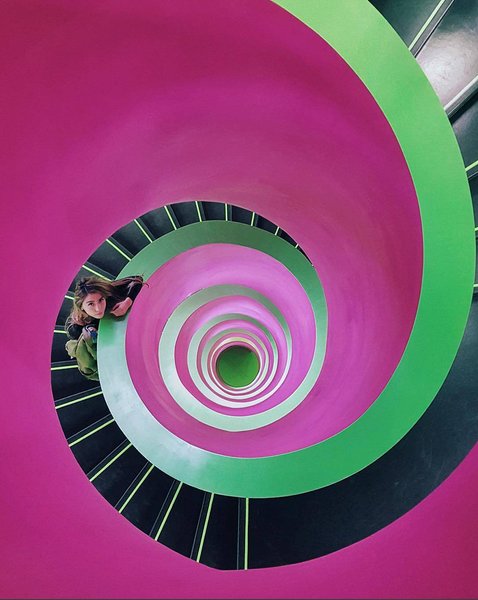 #worldneedsmorespiralstaircases - schody kręcone na Instagramie, fot. via Instagram/worldneedsmorespiralstaircases