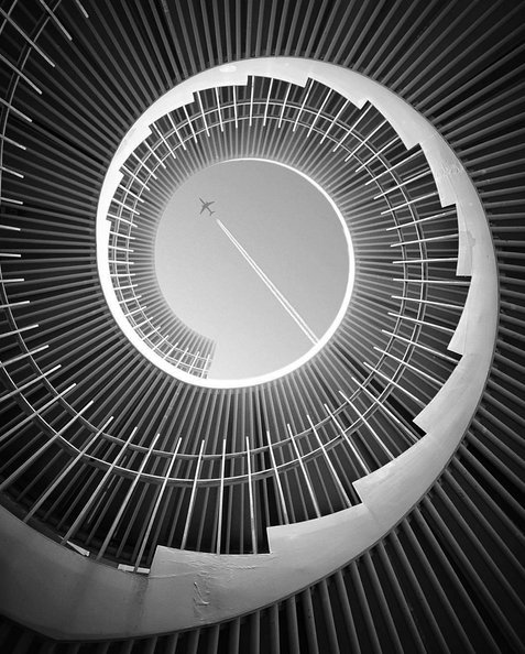 #worldneedsmorespiralstaircases - schody kręcone na Instagramie, fot. via Instagram/worldneedsmorespiralstaircases