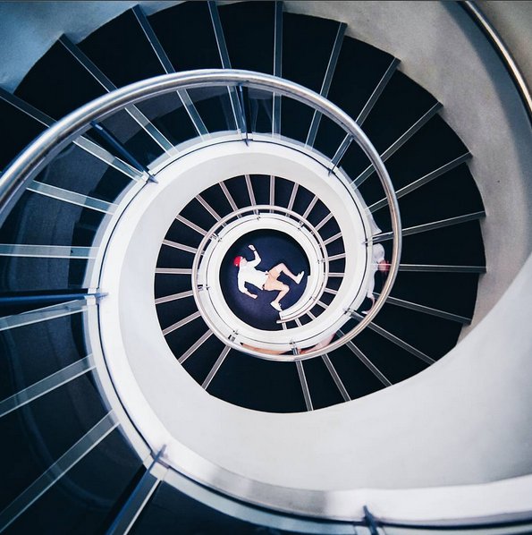 #worldneedsmorespiralstaircases - schody kręcone na Instagramie, fot. via Instagram/worldneedsmorespiralstaircases
