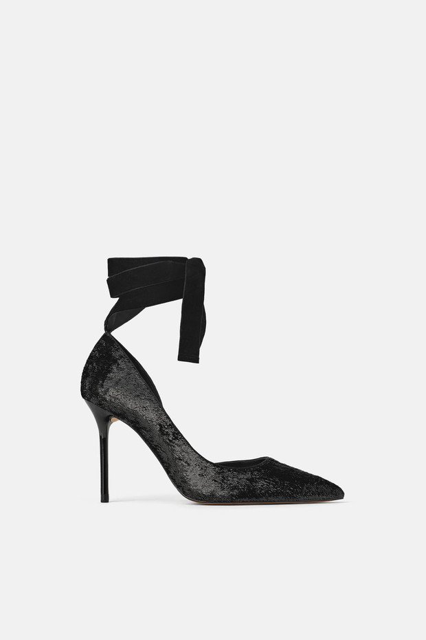 Buty na obcasie wiązane w kostce