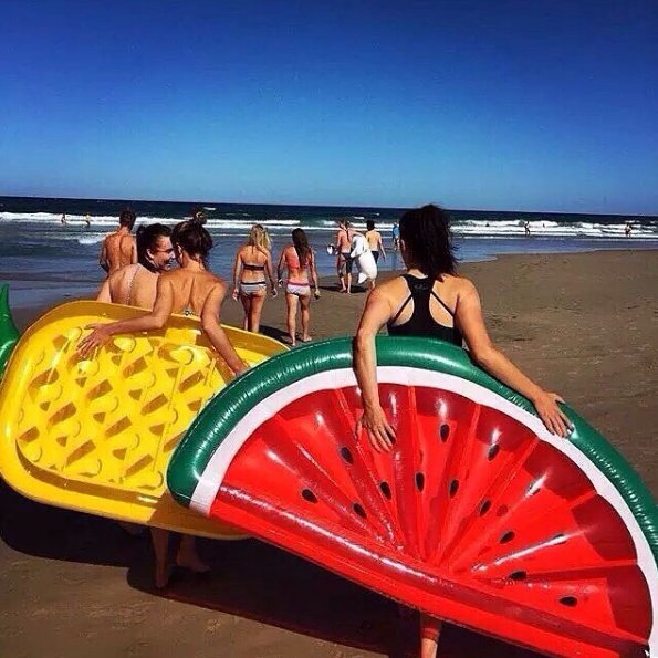 Dmuchane zabawki na plażę lub basen - hit tego lata!