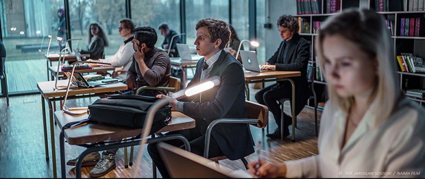 Kadr z filmu Sala samobójców. Hejter.