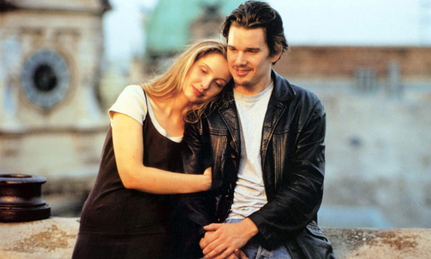 „Przed wschodem słońca” Pierwsza część trylogii w reż. Richarda Linklatera. Paryska intelektualistka i luzacki Amerykanin (Ethan Hawke) wysiadają razem na stacji w Wiedniu