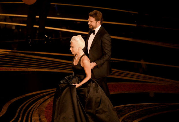 Oscary 2019: Lady Gaga i Bradley Cooper zaśpiewali Shallow. Zobacz ich występ