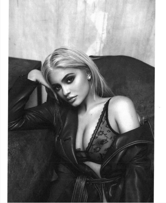 The Kylie Shop - nowy biznes Kylie Jenner!