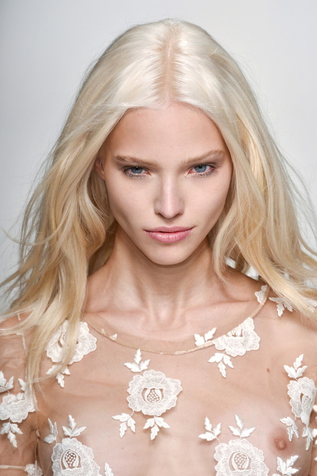 Fryzury z prostych włosów, Blumarine