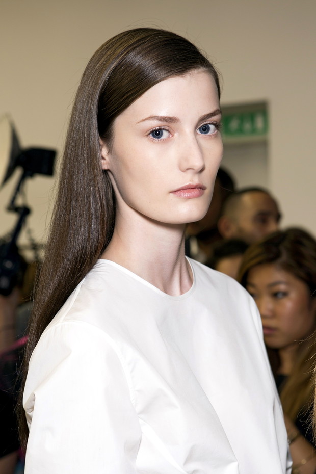 Fryzury z prostych włosów, Jil Sander