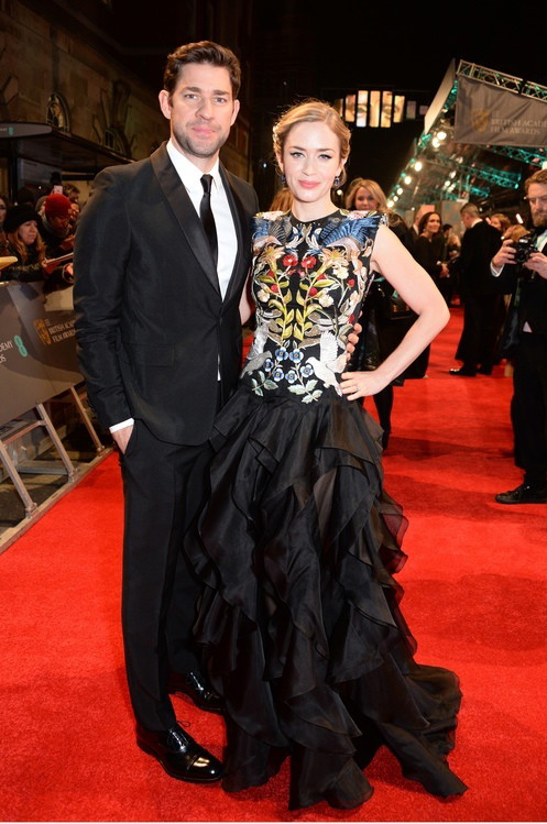 BAFTA 2017: John Krasinski i Emily Blunt (w sukni Alexander McQueen)