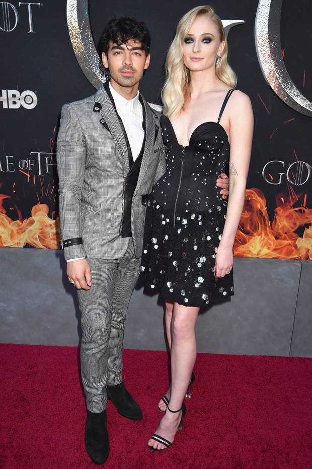 Joe Jonas i Sophie Turner na premierze serialu Gra o tron, 2019 rok.
