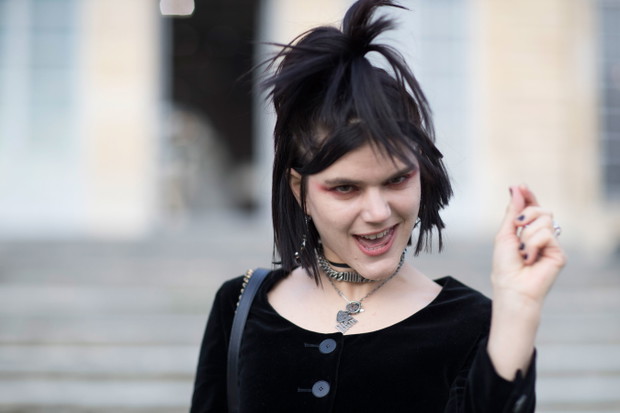 Street fashion: buty i akcesoria gości na pokazach haute couture SS17